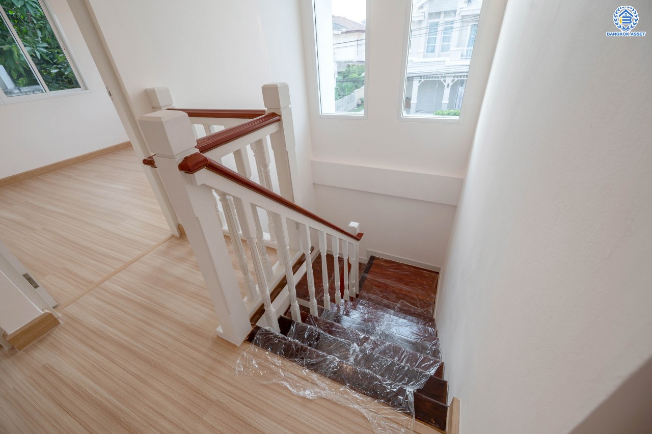 บ้านมือสองตกแต่งใหม่ โครงการ ชัยพฤกษ์ ติวานนท์-ราชพฤกษ์1 เนื้อที่ 56.3 ตร.ว. ฟังก์ชัน 3 ห้องนอน 2 ห้องน้ำ สภาพแวดล้อมดี บนทำเลศักยภาพ หน้าโครงการติดถนนใหญ่ เชื่อมต่อถนนราชพฤกษ์ ใกล้จุดขึ้นทางด่วน "ศรีสมาน" ใกล้ห้าง "เซ็นทรัล เวสต์เกต" และ "โรบินสัน ไลฟ์สไตล์ ศรีสมาน"...